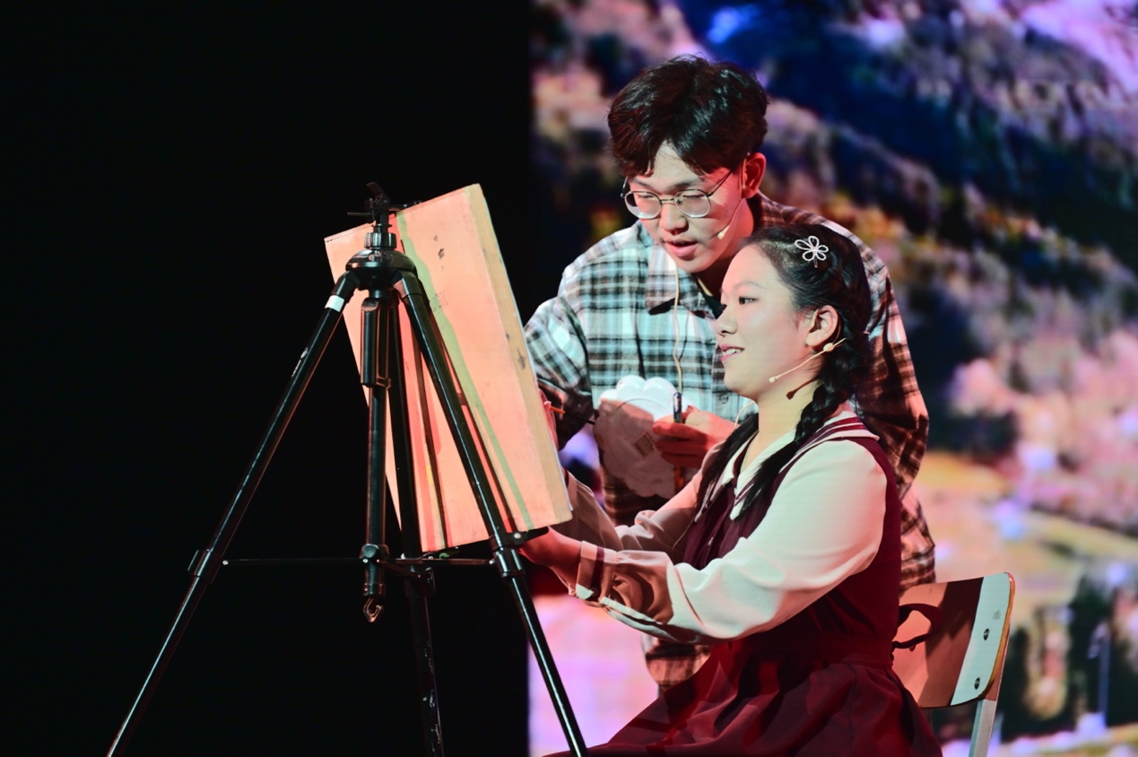 人在舞台上唱歌中度可信度描述已自动生成